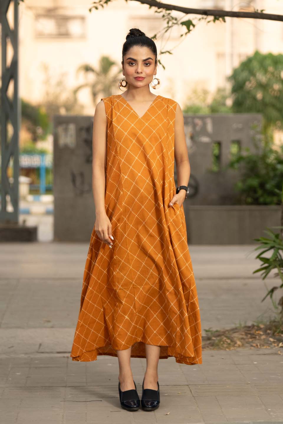 Amber Jaal — Sleeveless A-Line Cotton Dress in Dotted Diamond Print