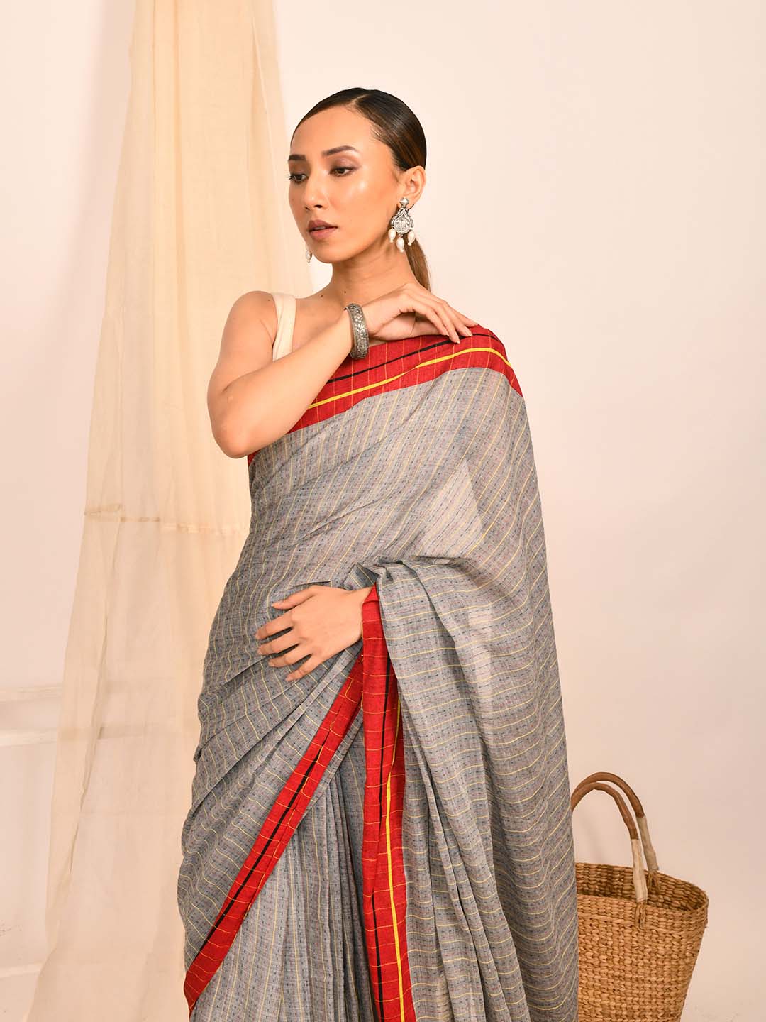 MOONLIT GRACE (BENGAL HANDLOOM 100% PURE COTTON SAREE)