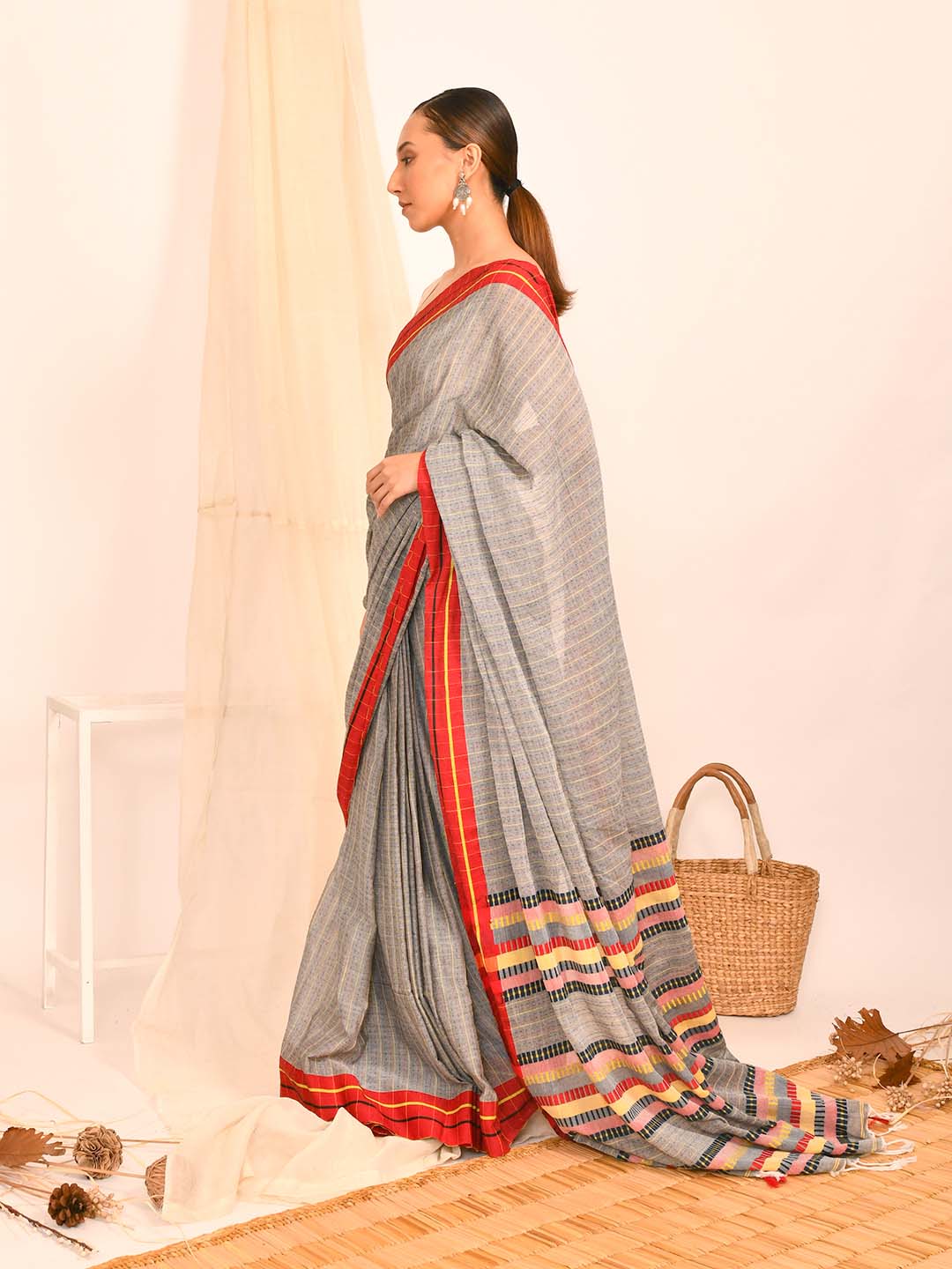 MOONLIT GRACE (BENGAL HANDLOOM 100% PURE COTTON SAREE)