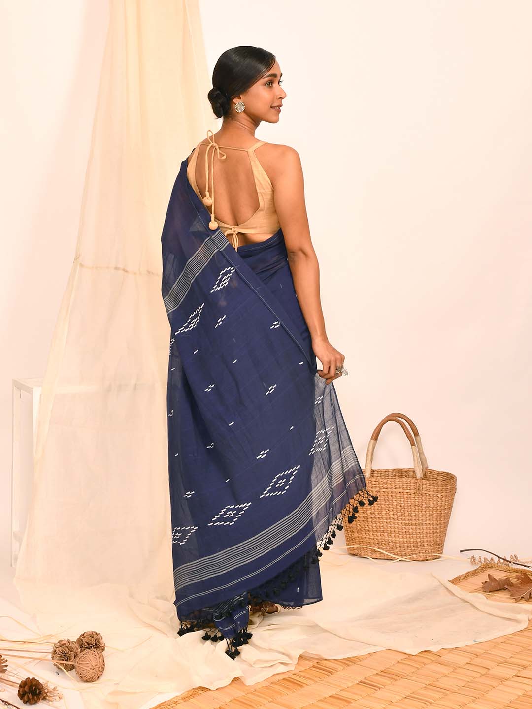 PURE ELEGANCE (BENGAL HANDLOOM 100% PURE COTTON SAREE)