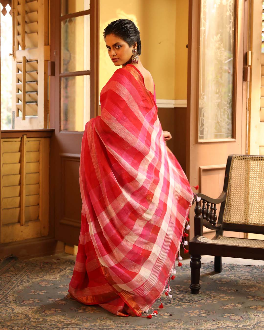 CRIMSON FLAIR (BENGAL HANDLOOM PURE LINEN SAREE)