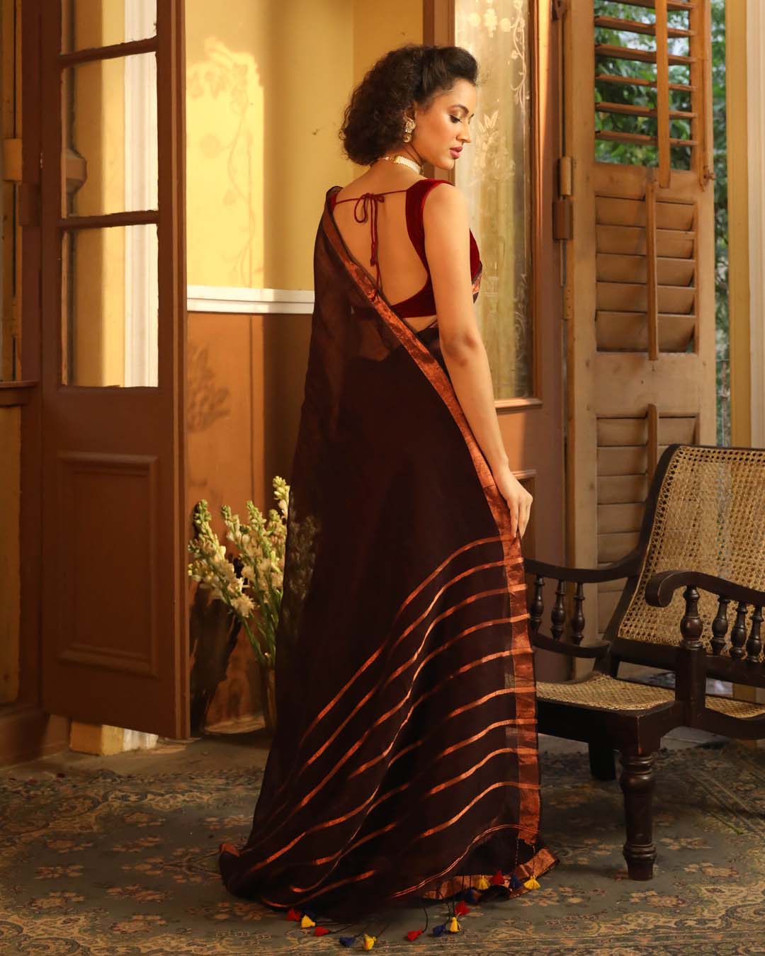 EARTHY ELEGANCE (HANDLOOM PURE LINEN SAREE)