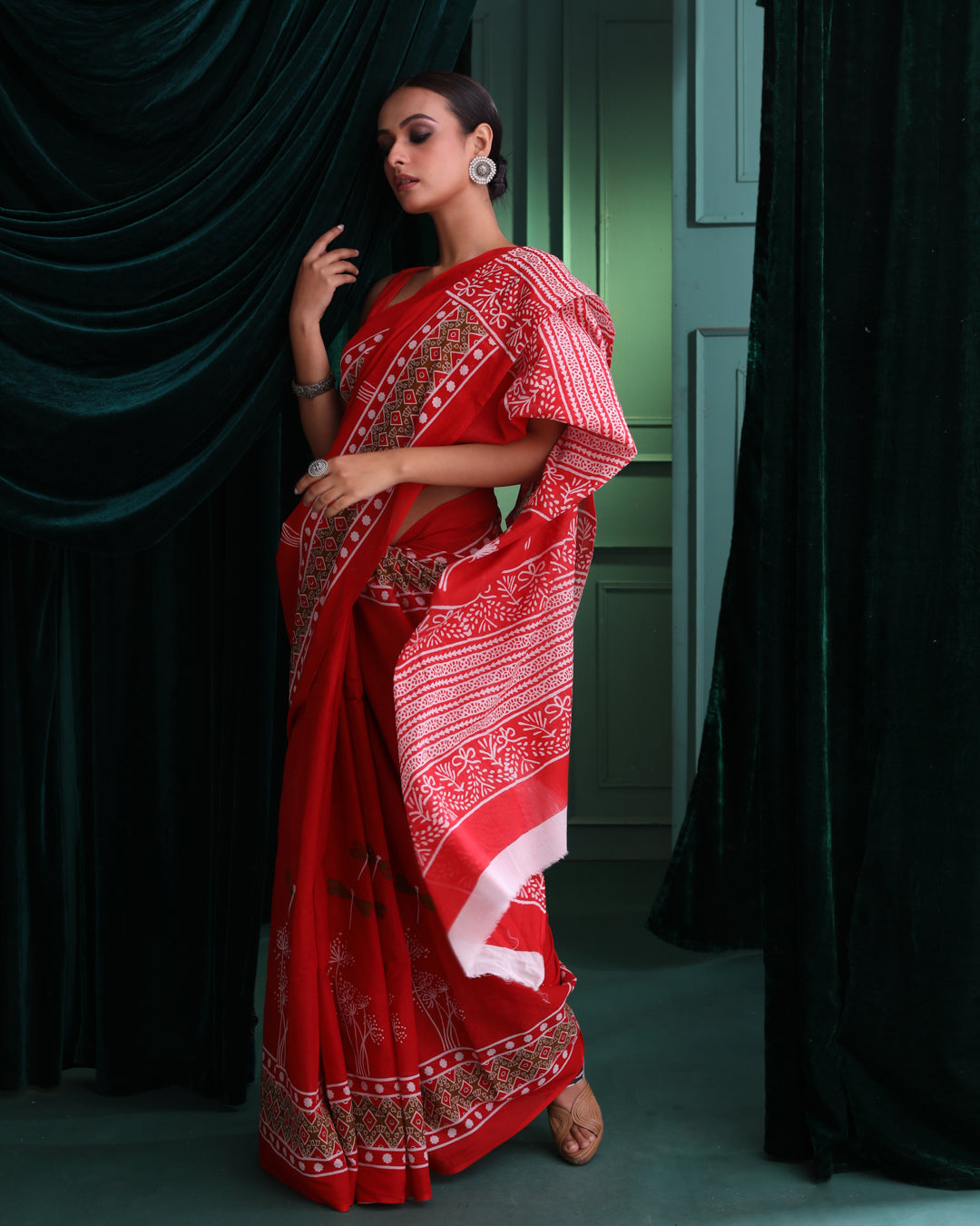 SCARLET SOPHISTICATION (BAGRU MUL MUL COTTON SAREE)