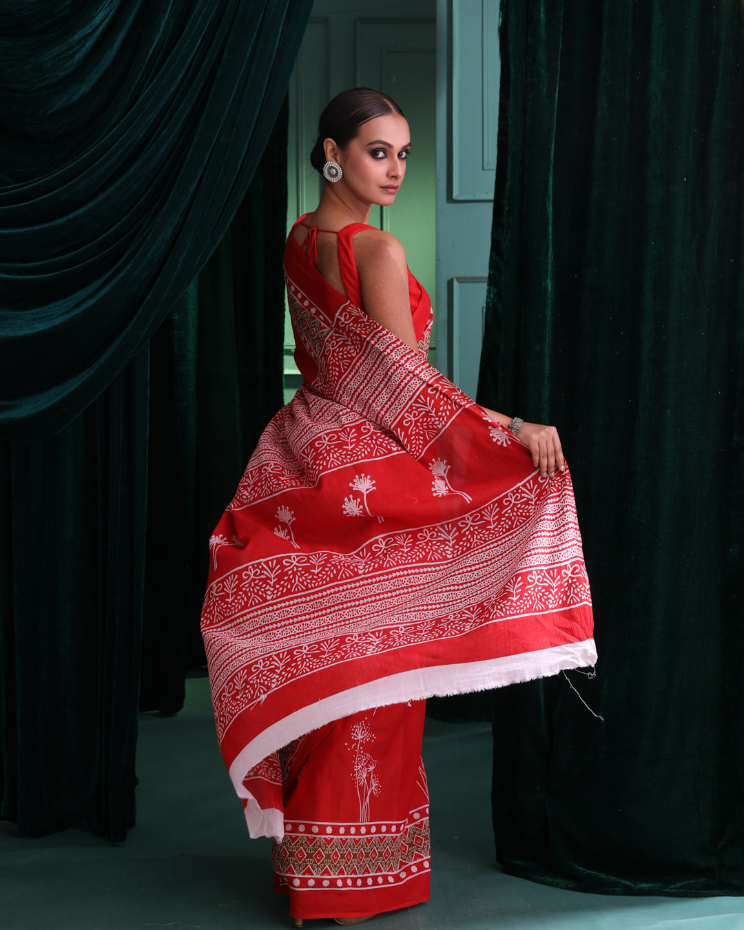 SCARLET SOPHISTICATION (BAGRU MUL MUL COTTON SAREE)