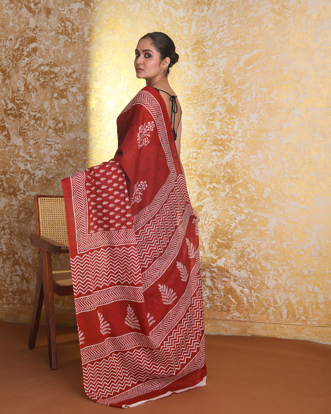 CRIMSON ELEGANCE (BAGRU MUL MUL COTTON SAREE)