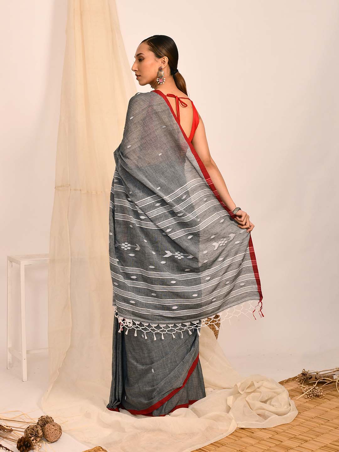 EBONY GRACE (HANDLOOM 100% PURE COTTON SAREE)