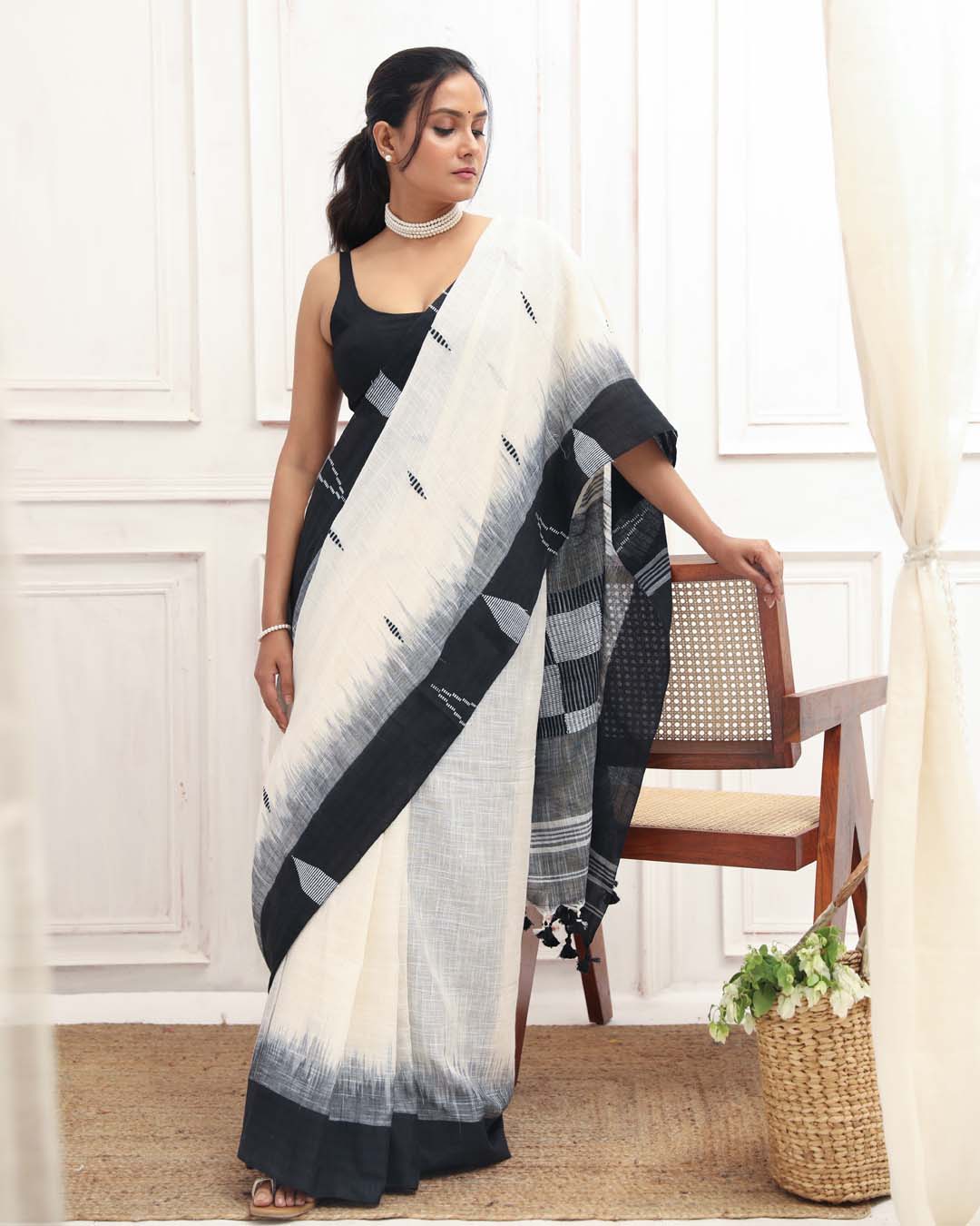 NOIR ALLURE (HANDLOOM 100% PURE COTTON SAREE)