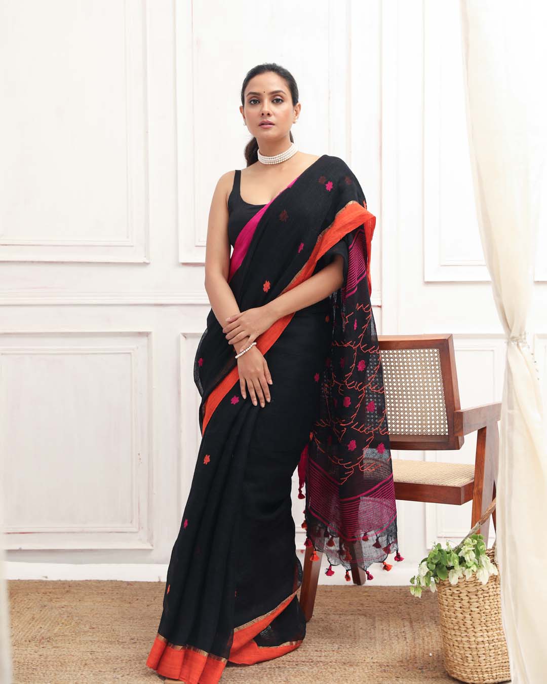 EVERYDAY ELEGANCE (HANDLOOM PURE LINEN SAREE)
