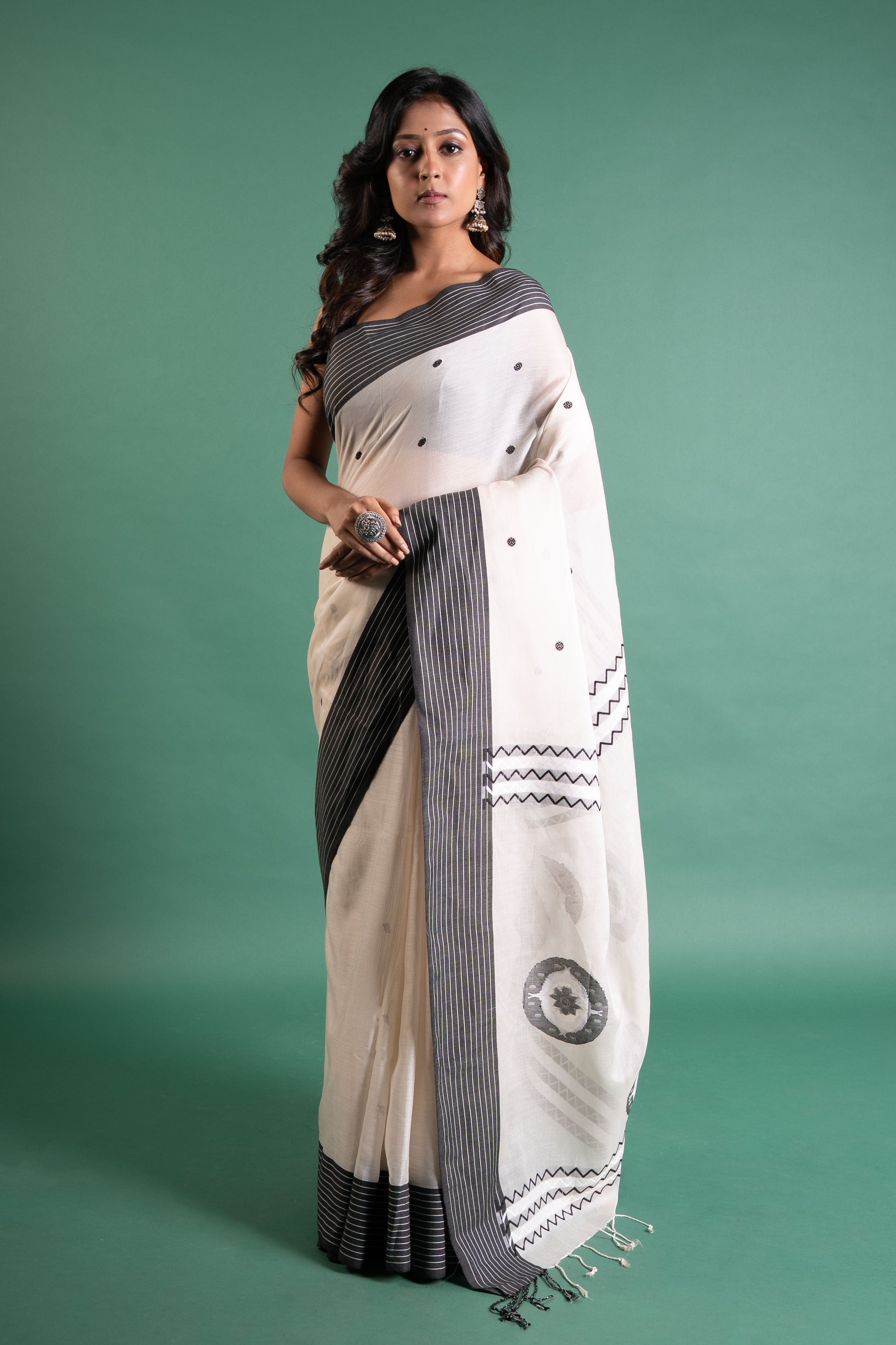 Noir Whisper Ivory Bengal Handloom Cotton Saree