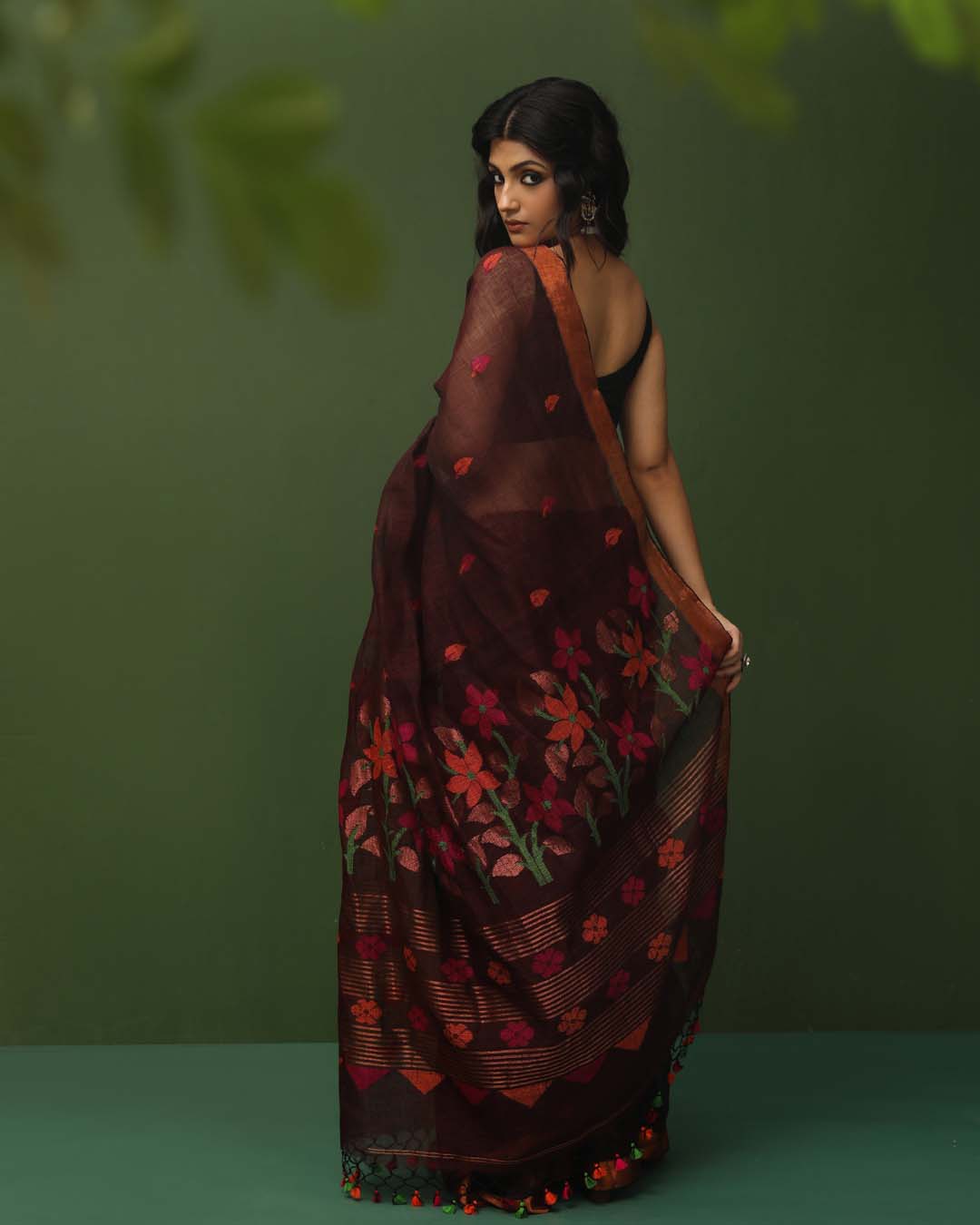 EARTHY ELEGANCE (HANDLOOM PURE LINEN SAREE)