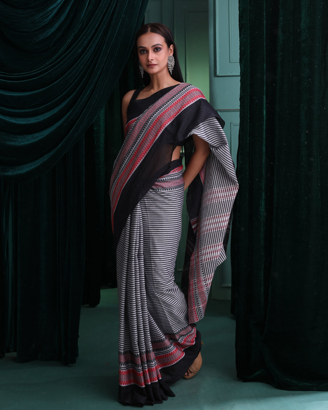 NOIR STRIPES (TAANT SAREE)