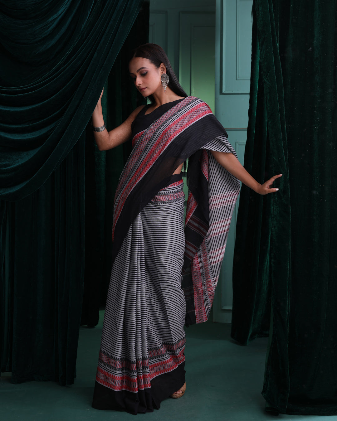 NOIR STRIPES (TAANT SAREE)