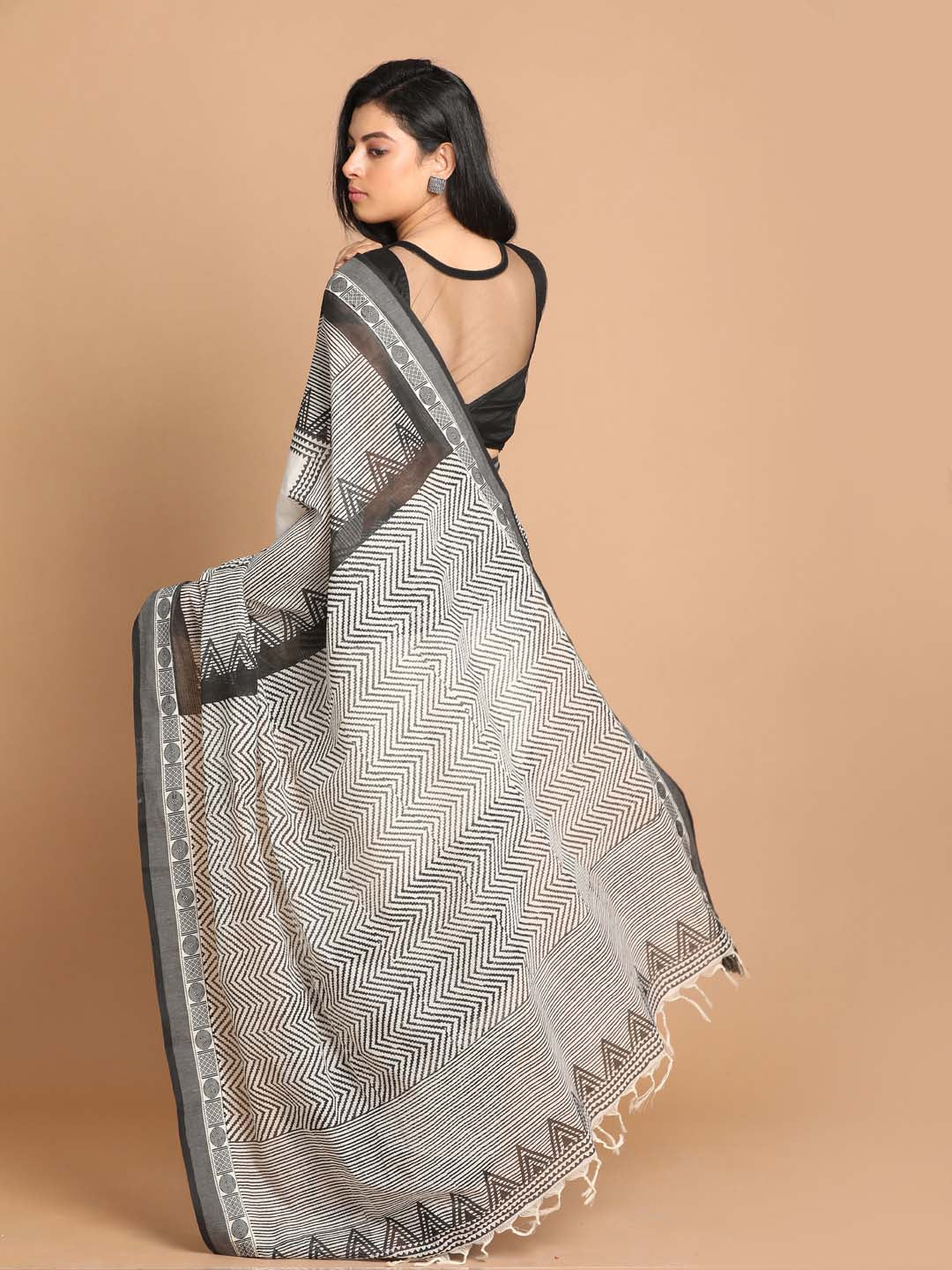 Indethnic Printed Pure Cotton Saree in Black - View 3