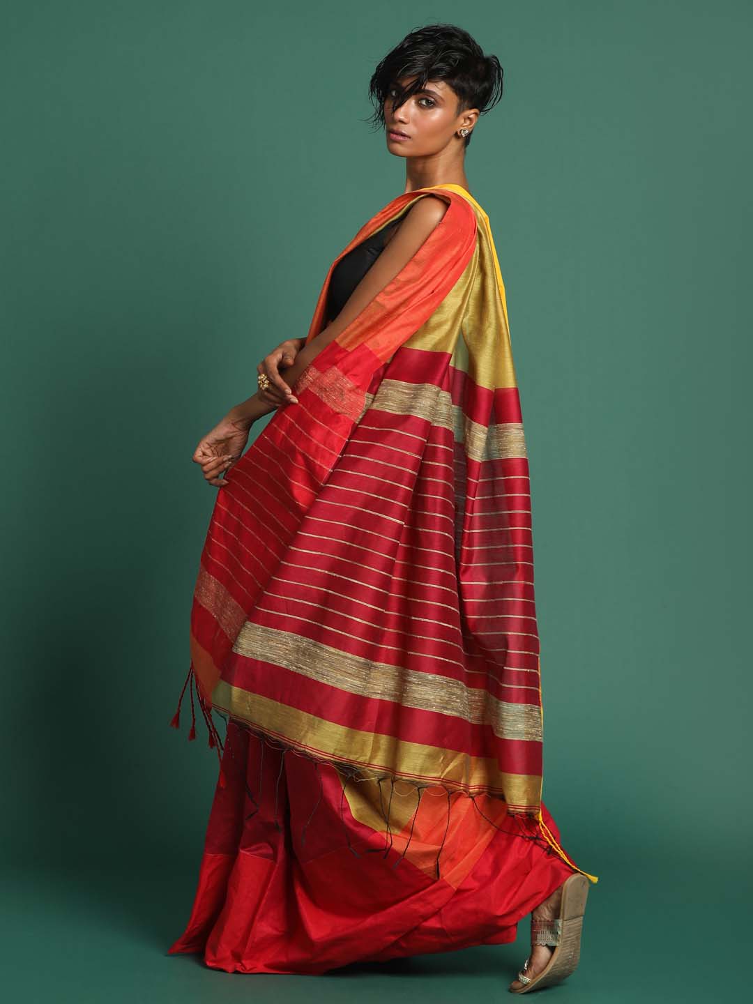 Indethnic Magenta and Beige Solid Colour Blocked Saree - View 3