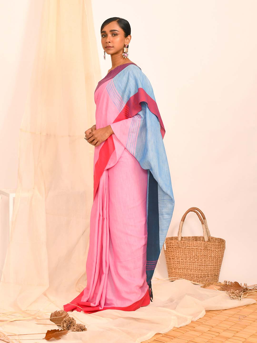 MIDNIGHT BLOOM (BENGAL HANDLOOM COTTON BLEND SAREE)