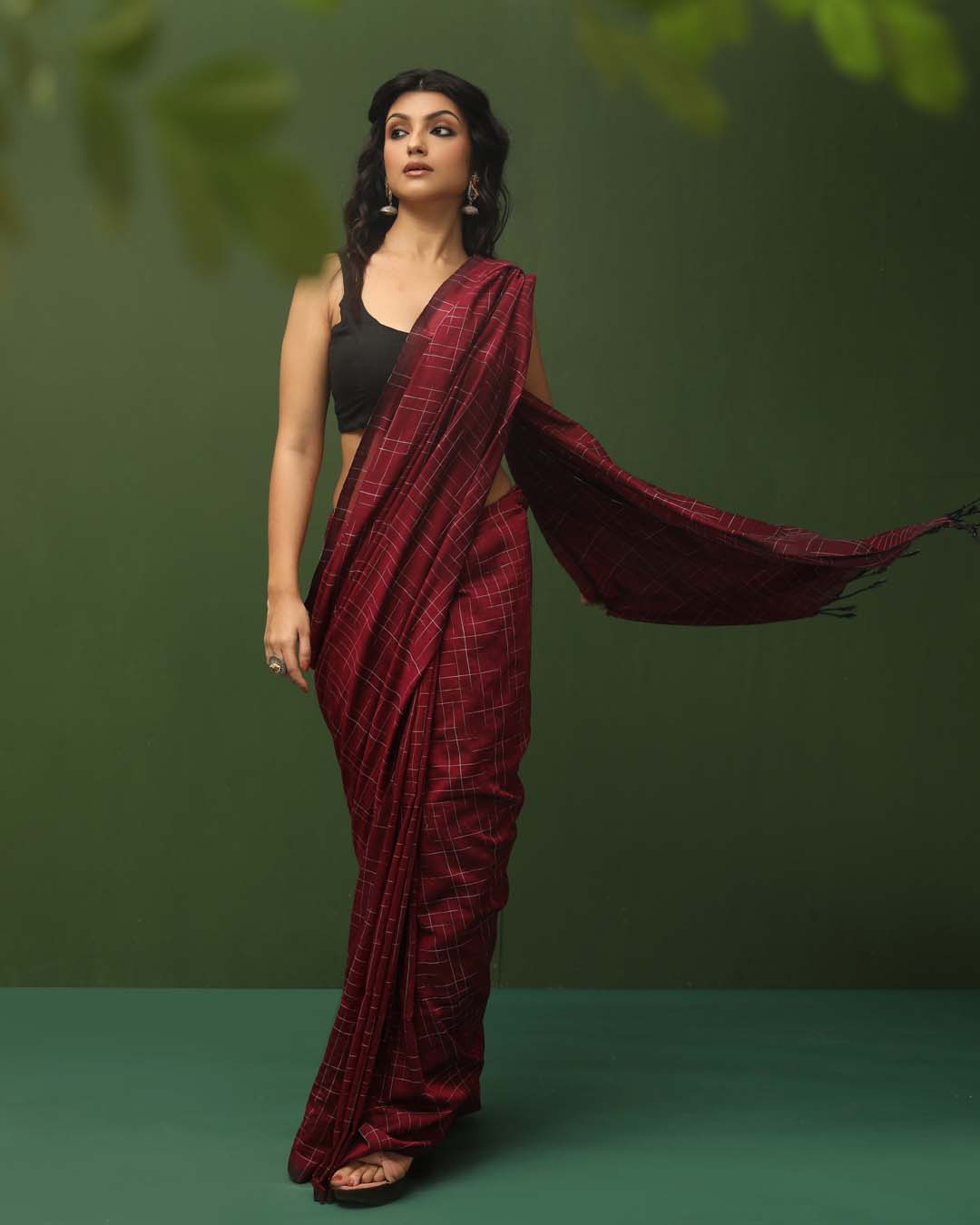 CRIMSON GRACE (BENGAL HANDLOOM COTTON BLEND SAREE)