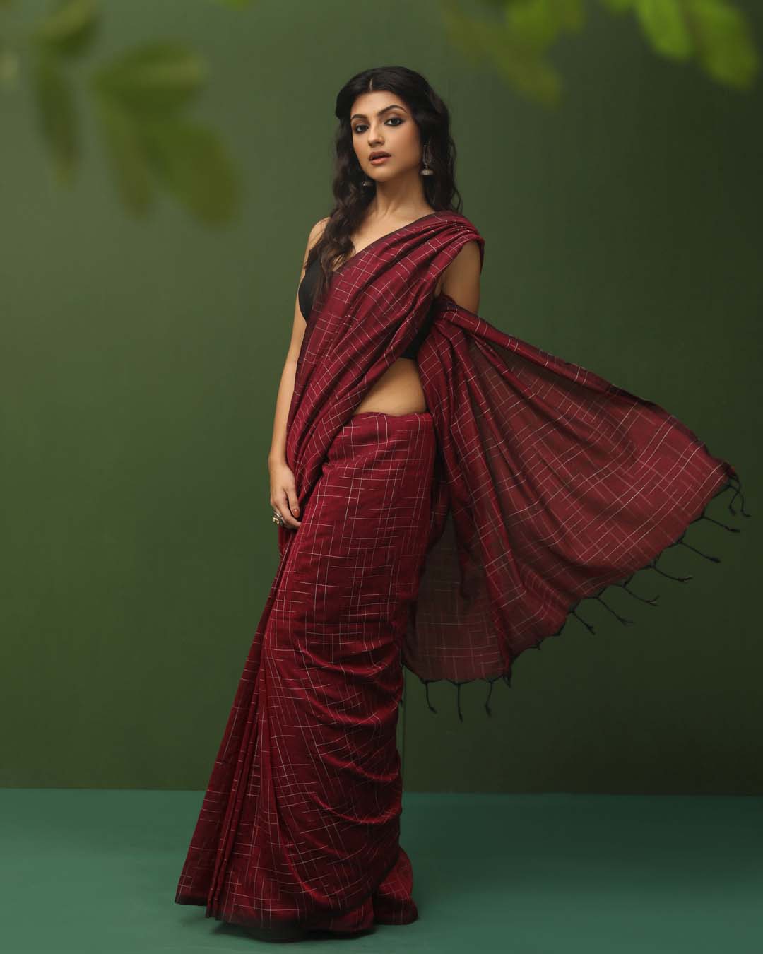 CRIMSON GRACE (BENGAL HANDLOOM COTTON BLEND SAREE)
