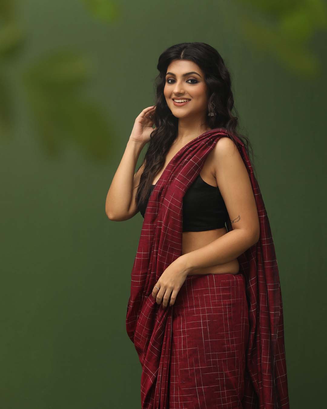 CRIMSON GRACE (BENGAL HANDLOOM COTTON BLEND SAREE)