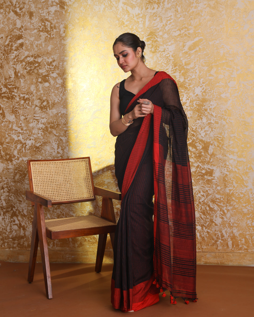 CLASSIC RESOLVE (HANDLOOM 100% PURE COTTON SAREE)