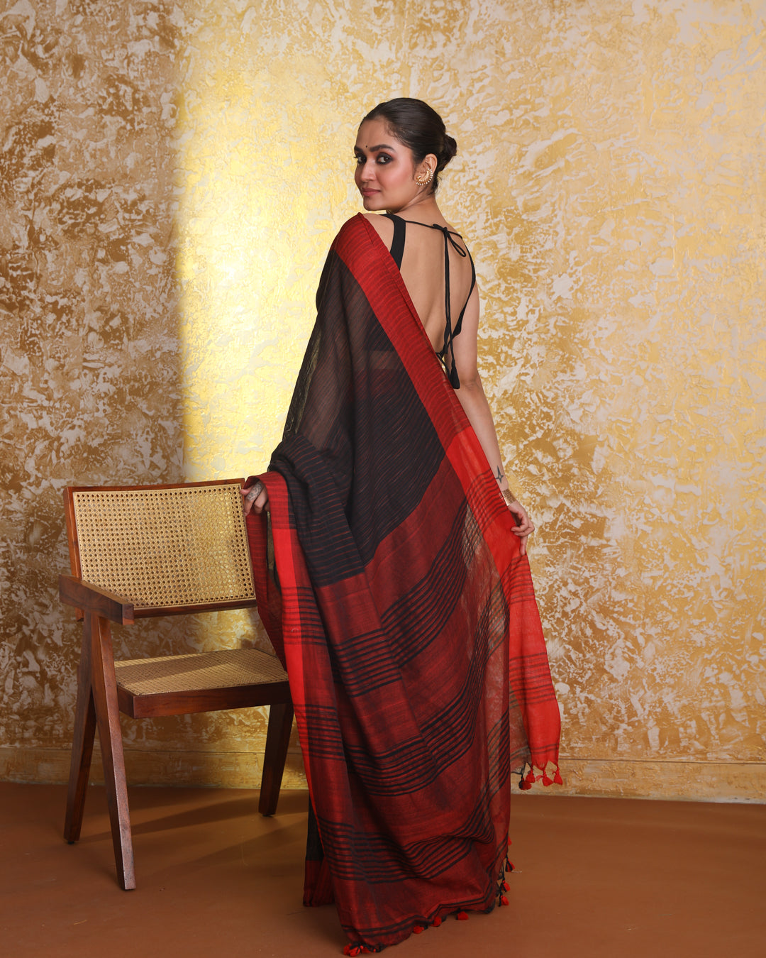 CLASSIC RESOLVE (HANDLOOM 100% PURE COTTON SAREE)