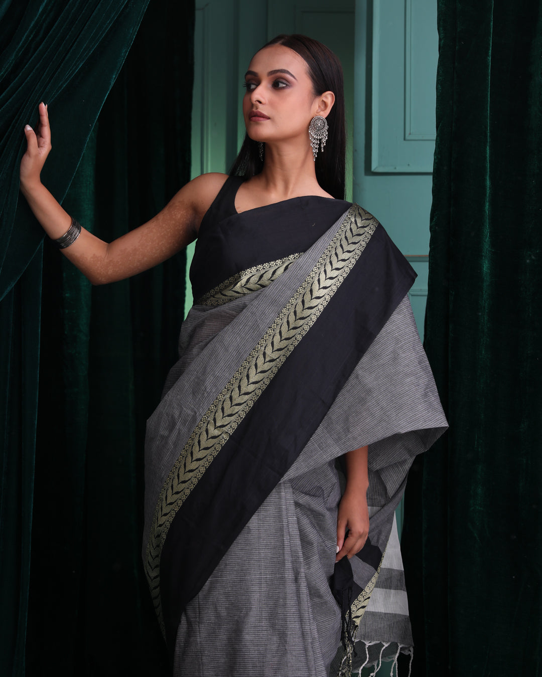 SUBTLE ELEGANCE (JAMDANI SAREE)