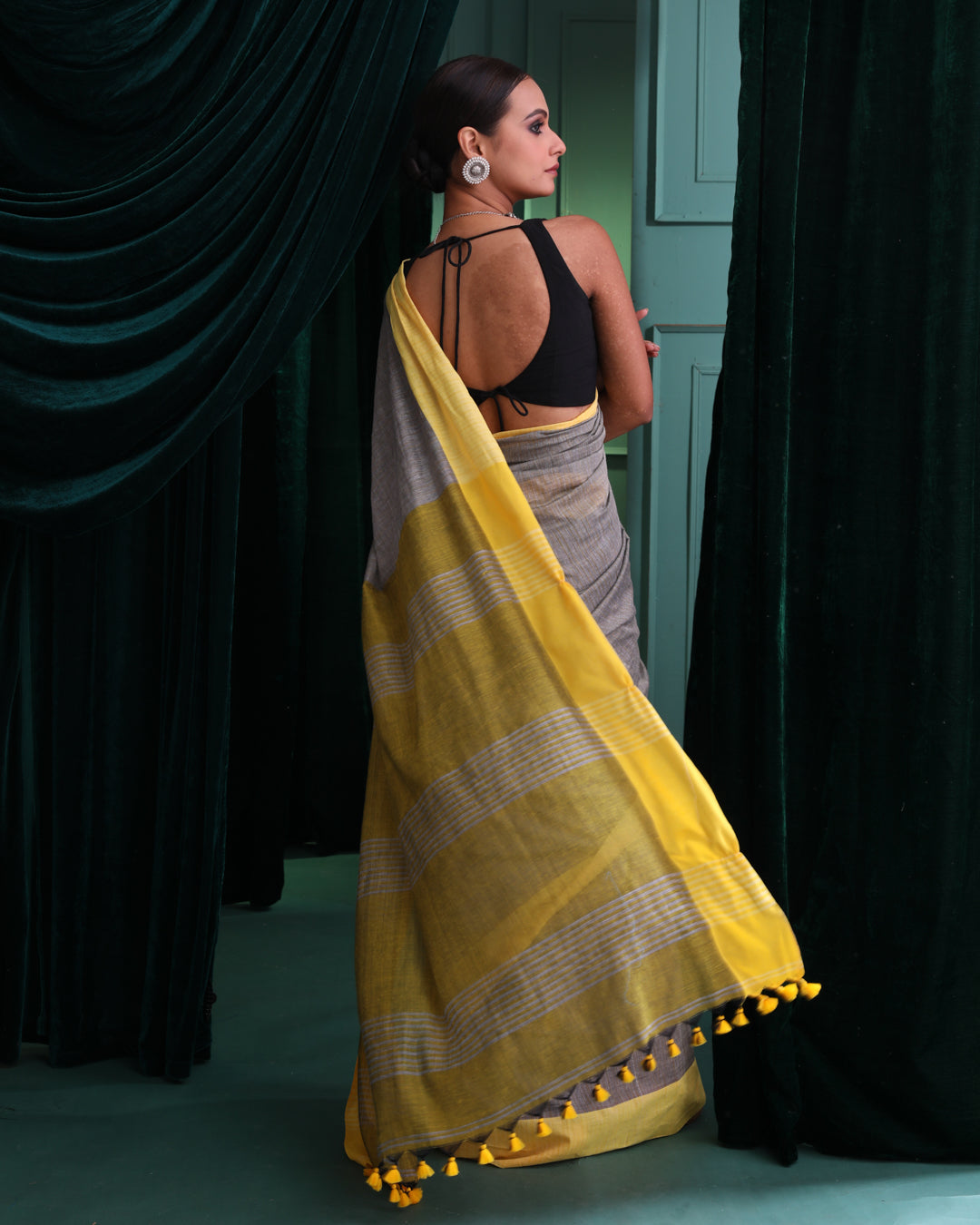 GRACEFUL RESOLVE (HANDLOOM 100% PURE COTTON SAREE)