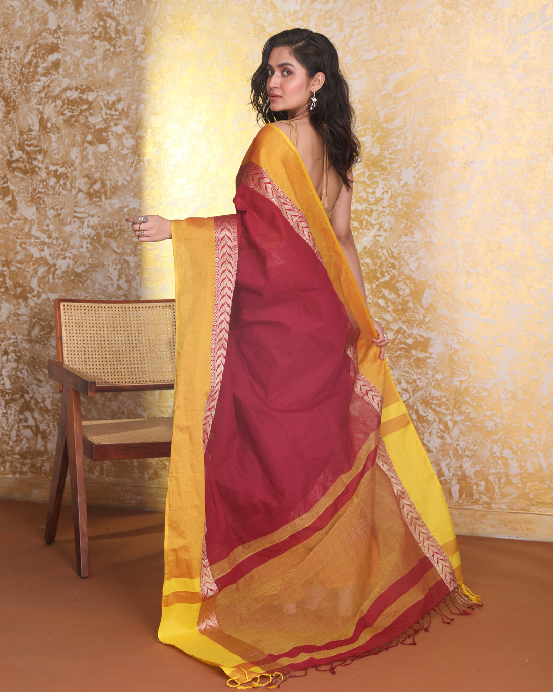MAJESTIC CHARM (JAMDANI SAREE)