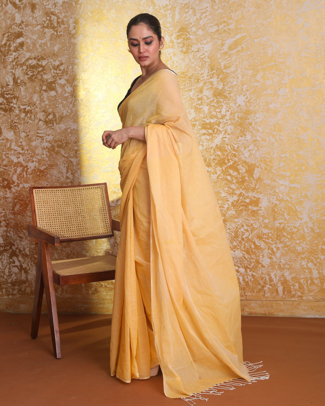 RADIANT POISE (HANDLOOM 100% PURE COTTON SAREE)