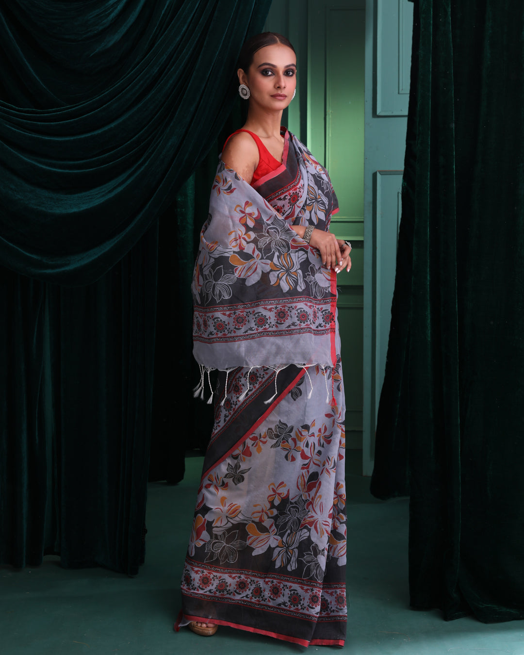 SLATE ELEGANCE (HANDLOOM POLYESTER SAREE)