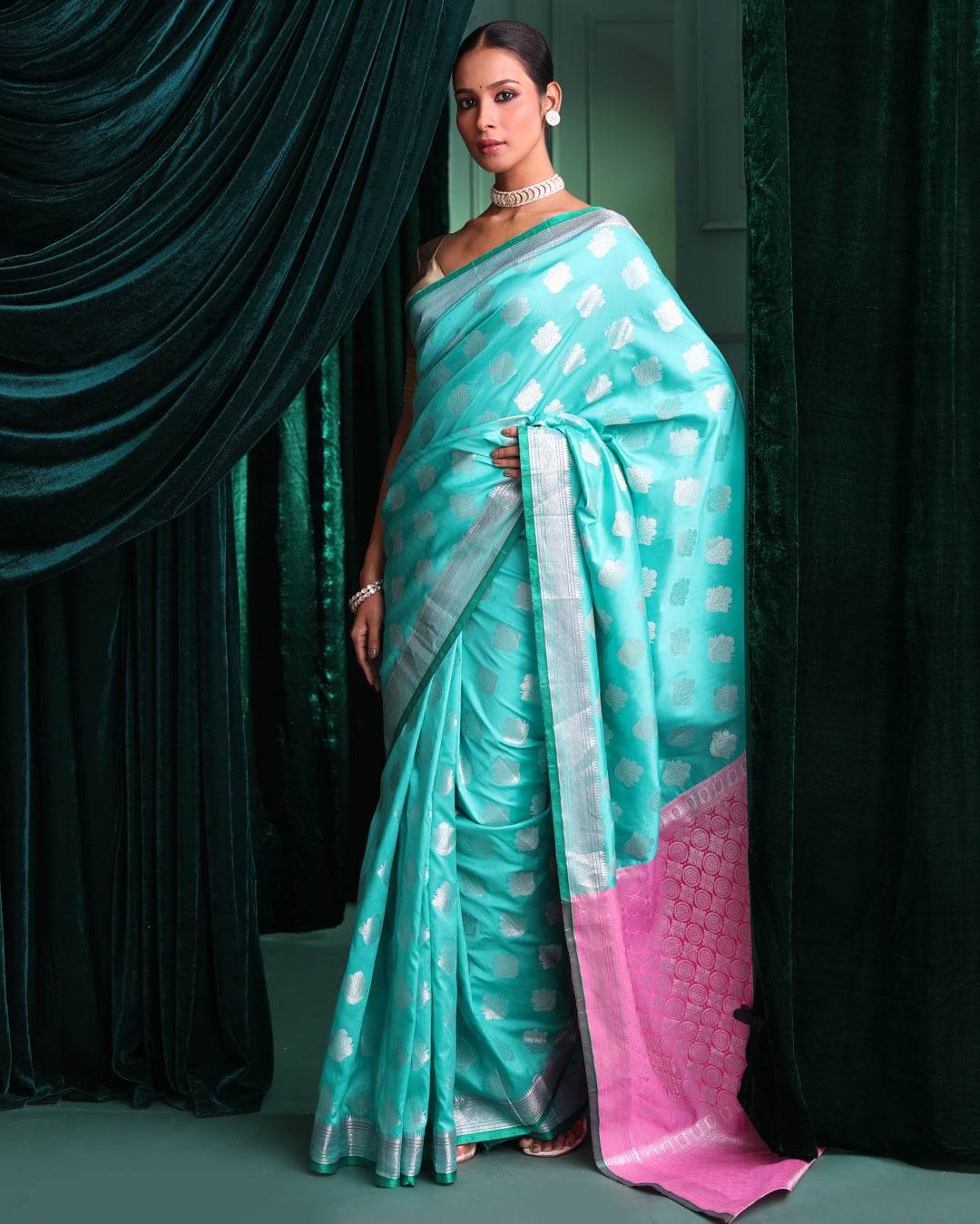 KANJEEVARAM GREEN WOVEN DESIGN TRADITIONAL WEAR SAREE (KANJEEVARAM ART SILK SAREE)