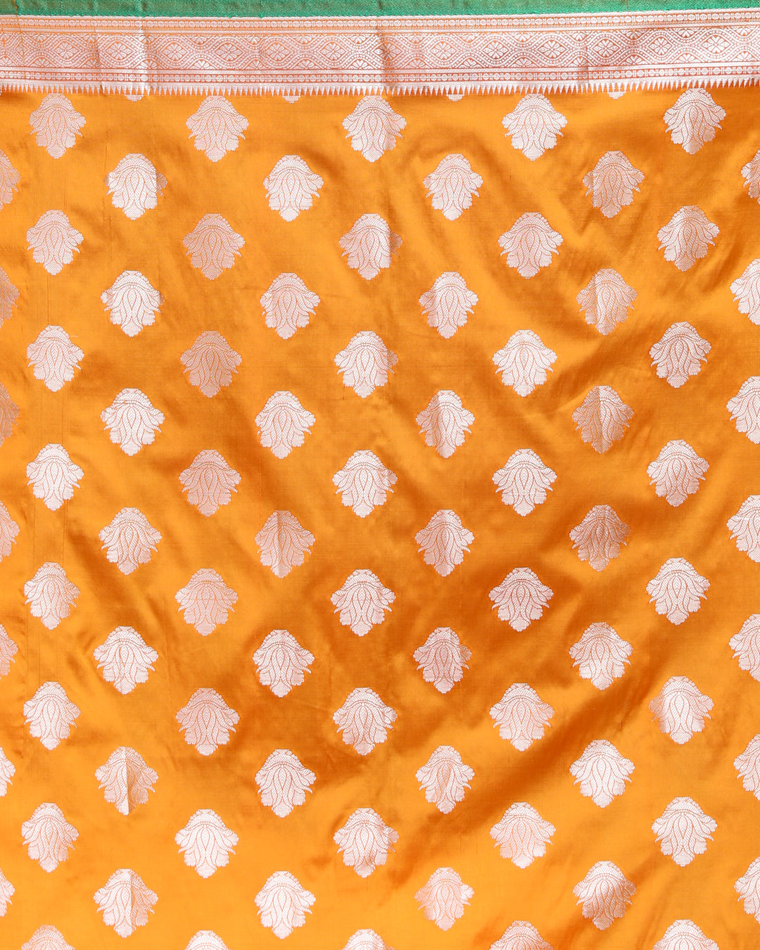 GOLDEN GLOW (KANJEEVARAM ART SILK SAREE)