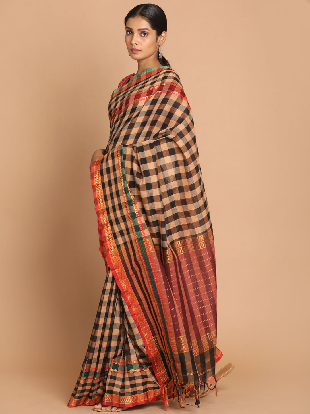 Indethnic Beige Pure Cotton Solid Saree - View 2