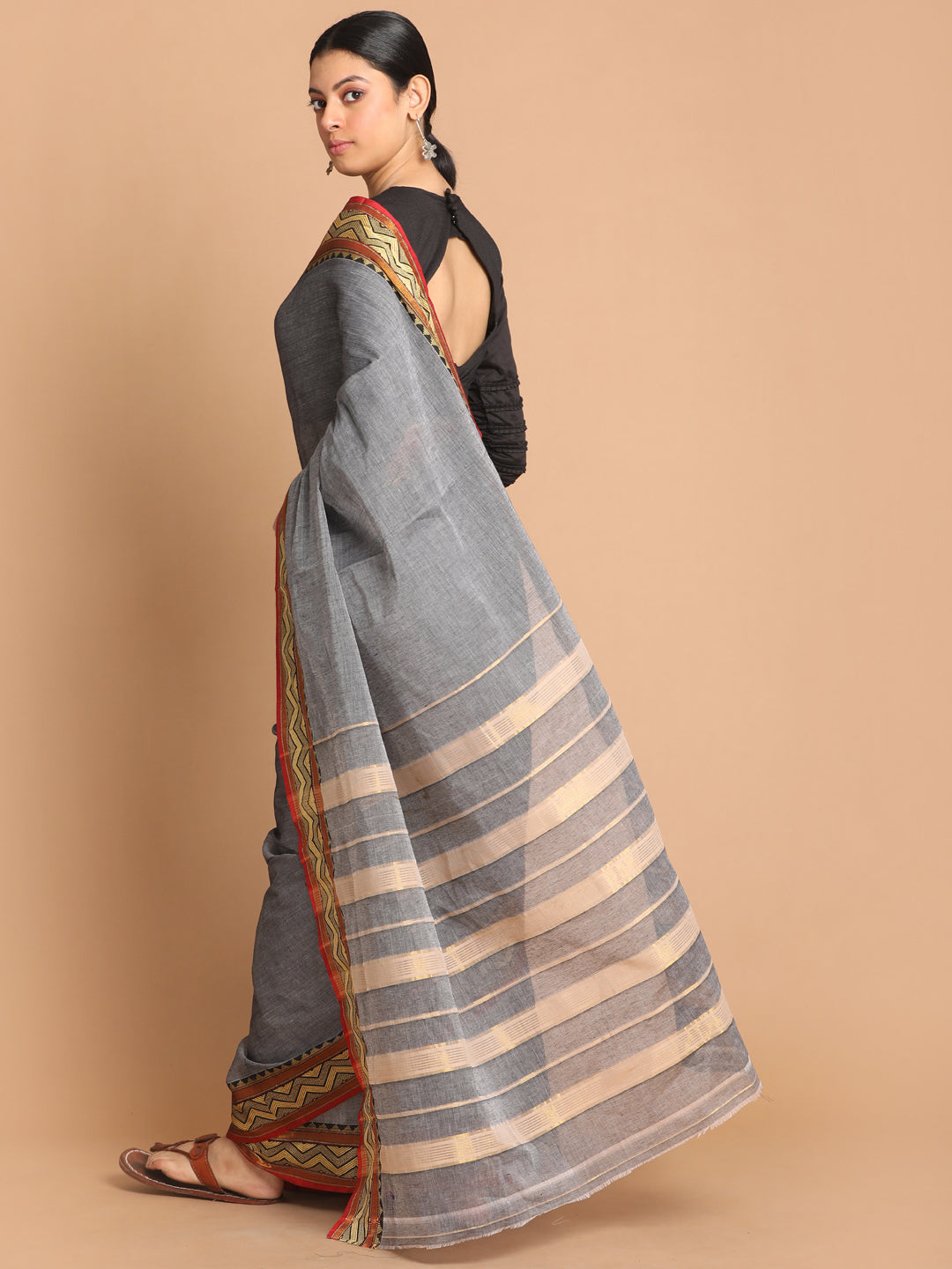 Indethnic Grey Pure Cotton Solid Saree - View 3