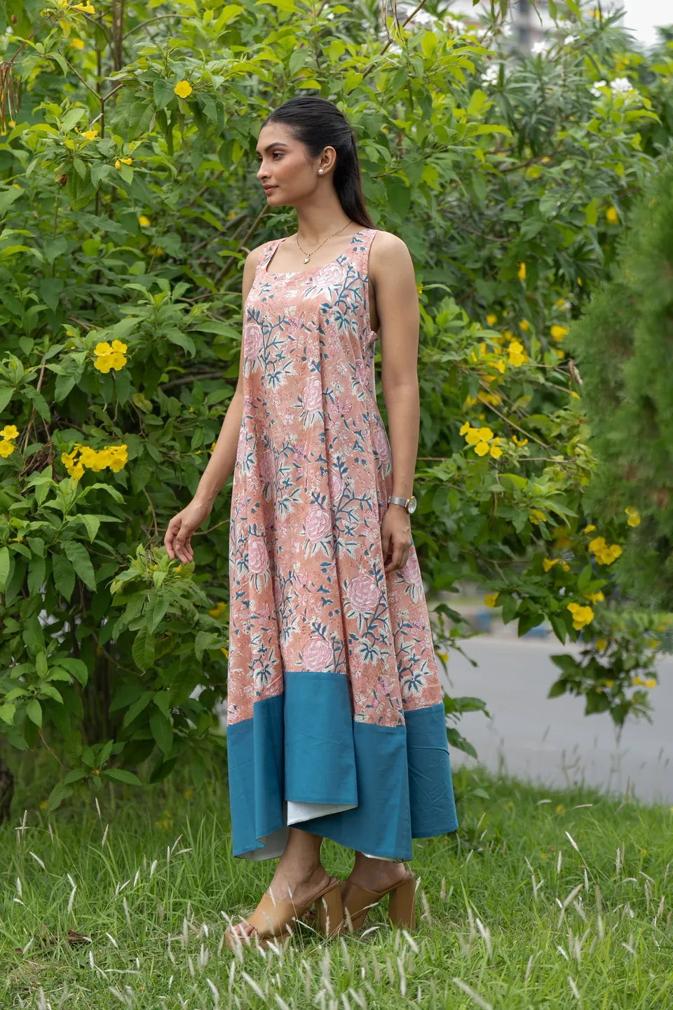 Apricot Bloom — Floral Cotton Sleeveless Maxi Dress with Contrast Hem