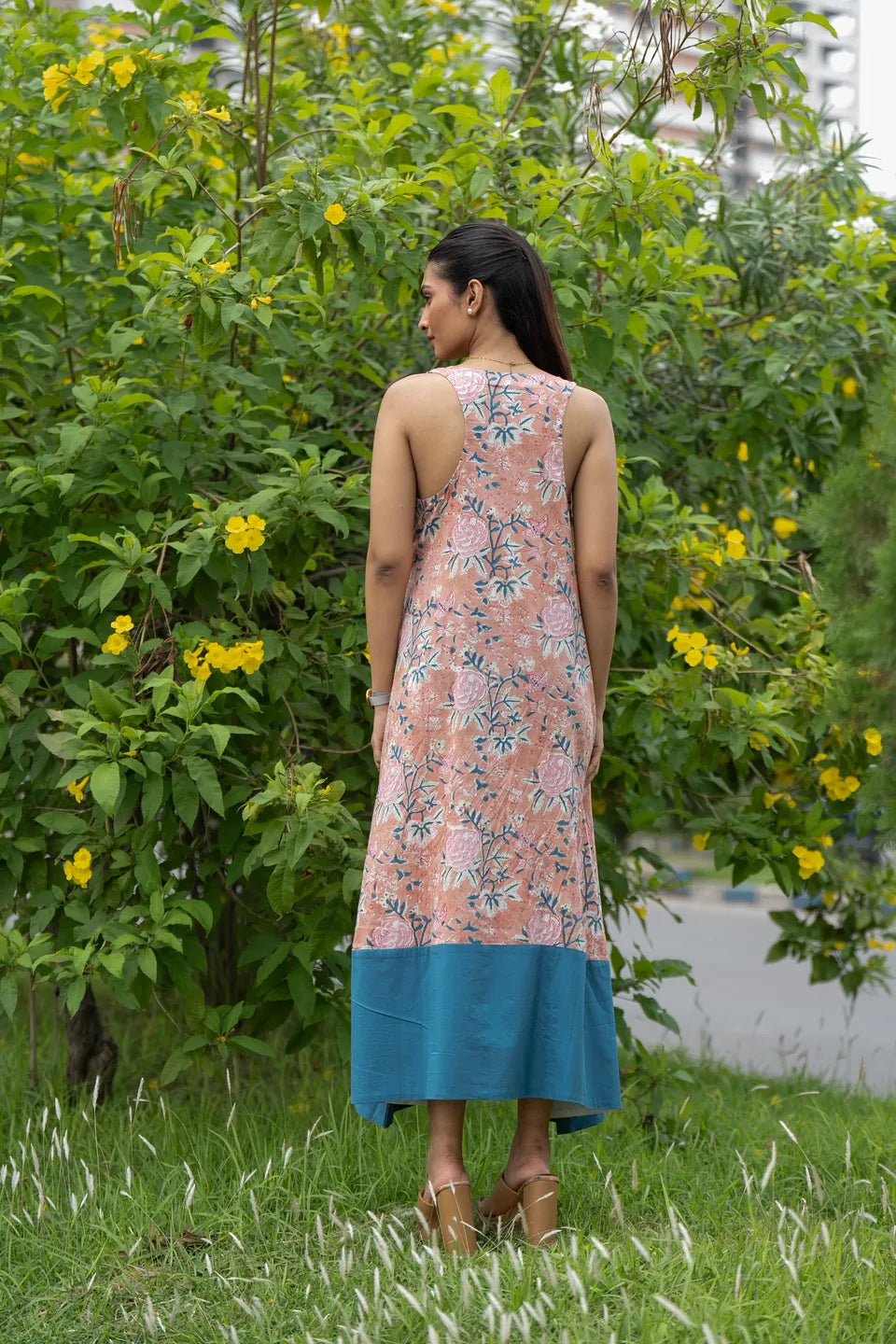 Apricot Bloom — Floral Cotton Sleeveless Maxi Dress with Contrast Hem