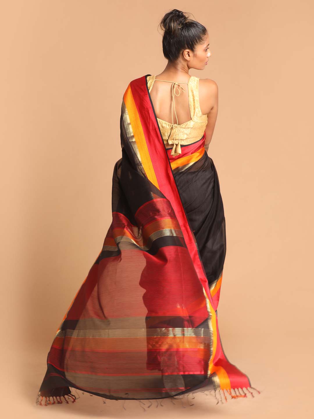 Maroon maheshwari handloom silk cotton saree with orange pallu