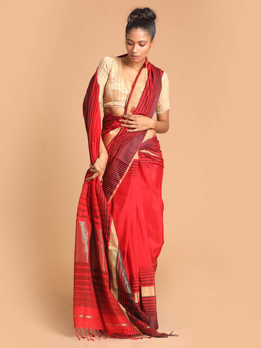 Indethnic Maheshwari Handloom Silk Cotton Saree - View 1