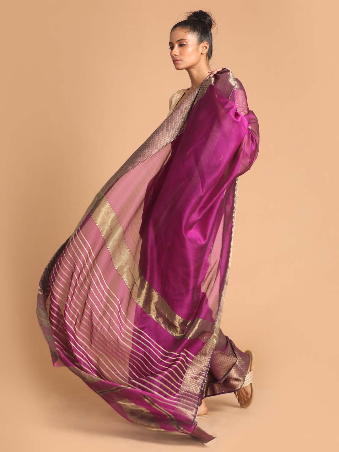 Indethnic Maheshwari Handloom Silk Cotton Saree - View 2