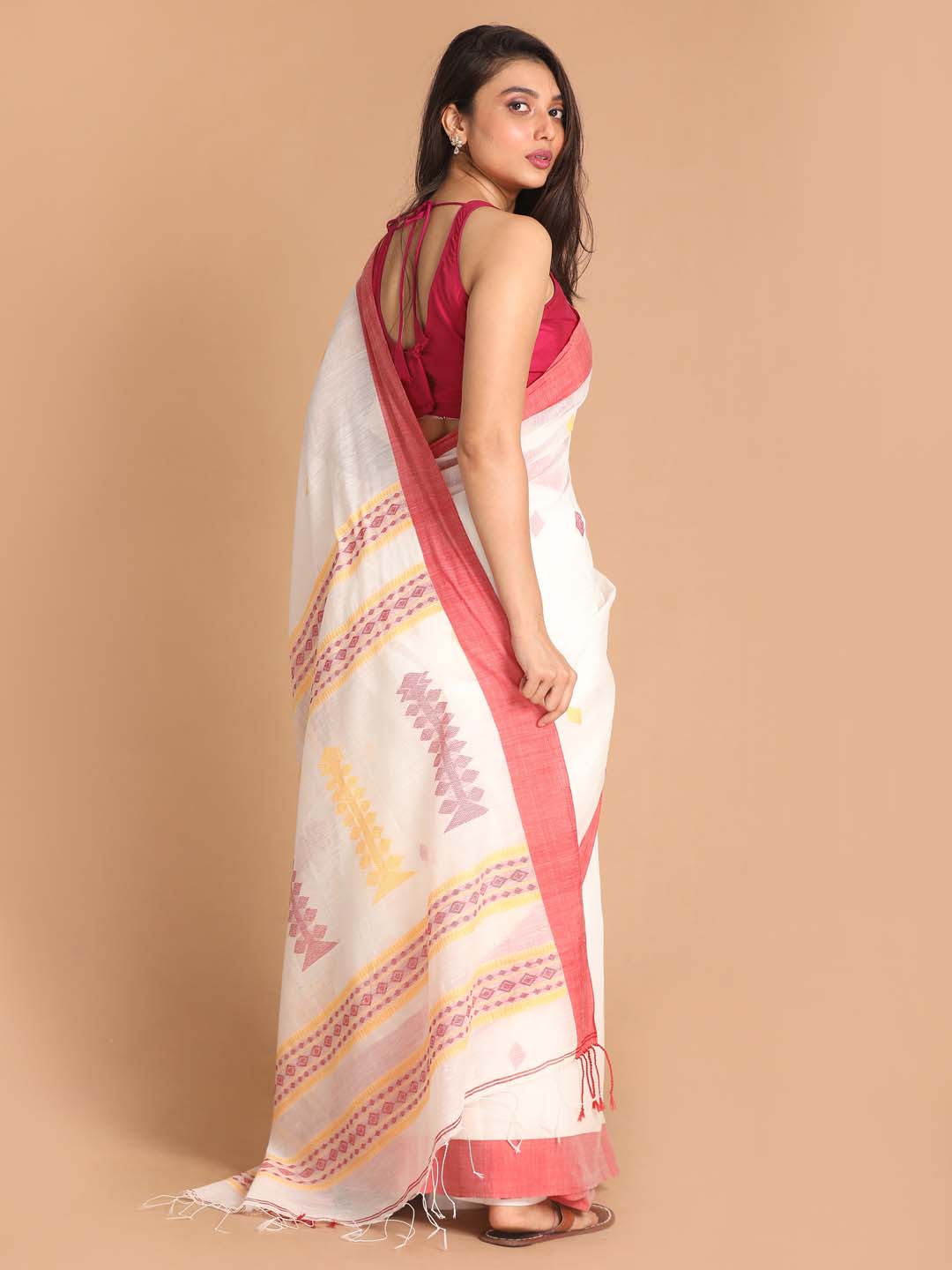 Indethnic White Bengal Handloom Cotton Blend Work Saree - View 3