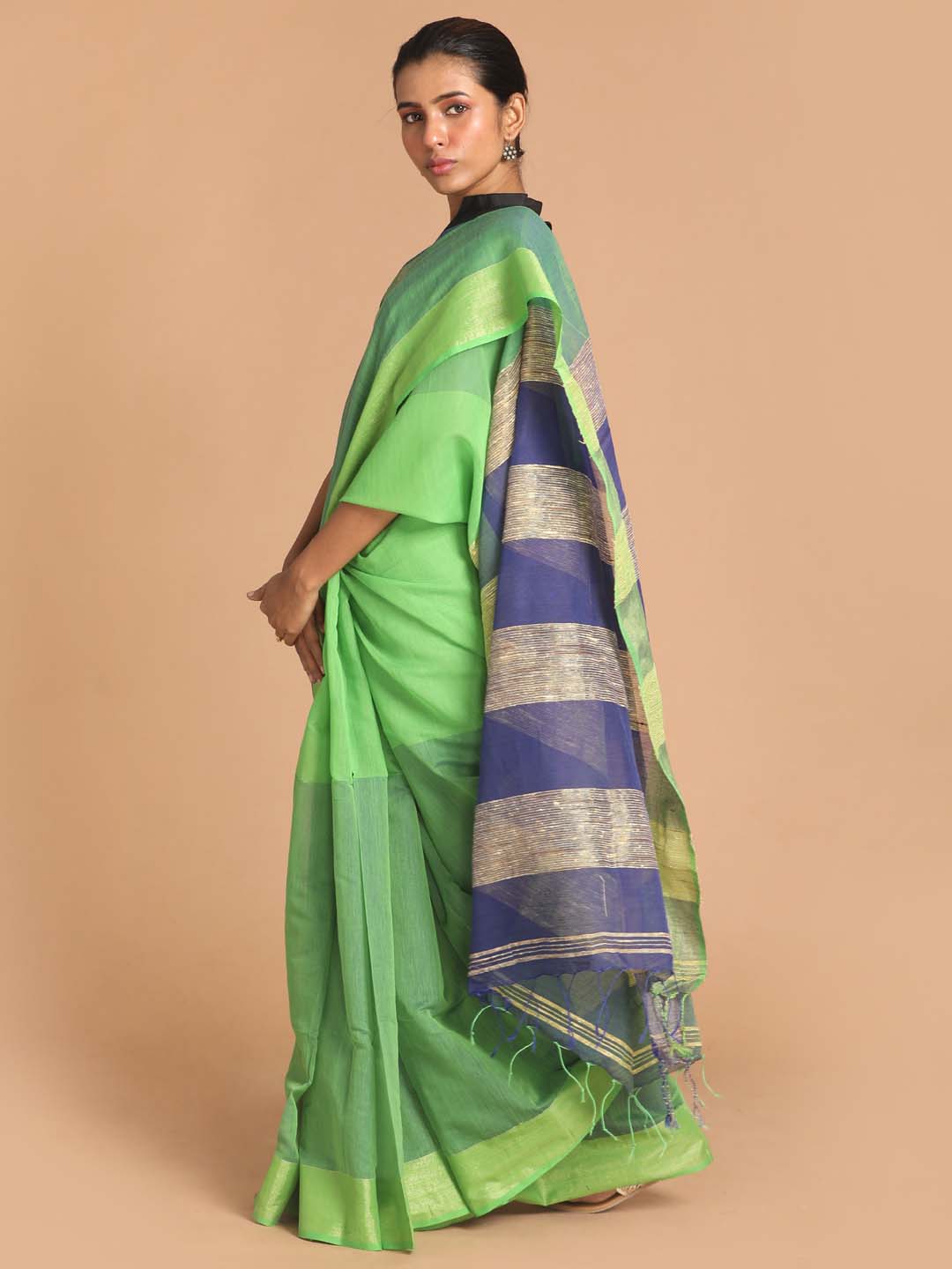 Indethnic Green Bengal Handloom Cotton Blend Work Saree - View 2