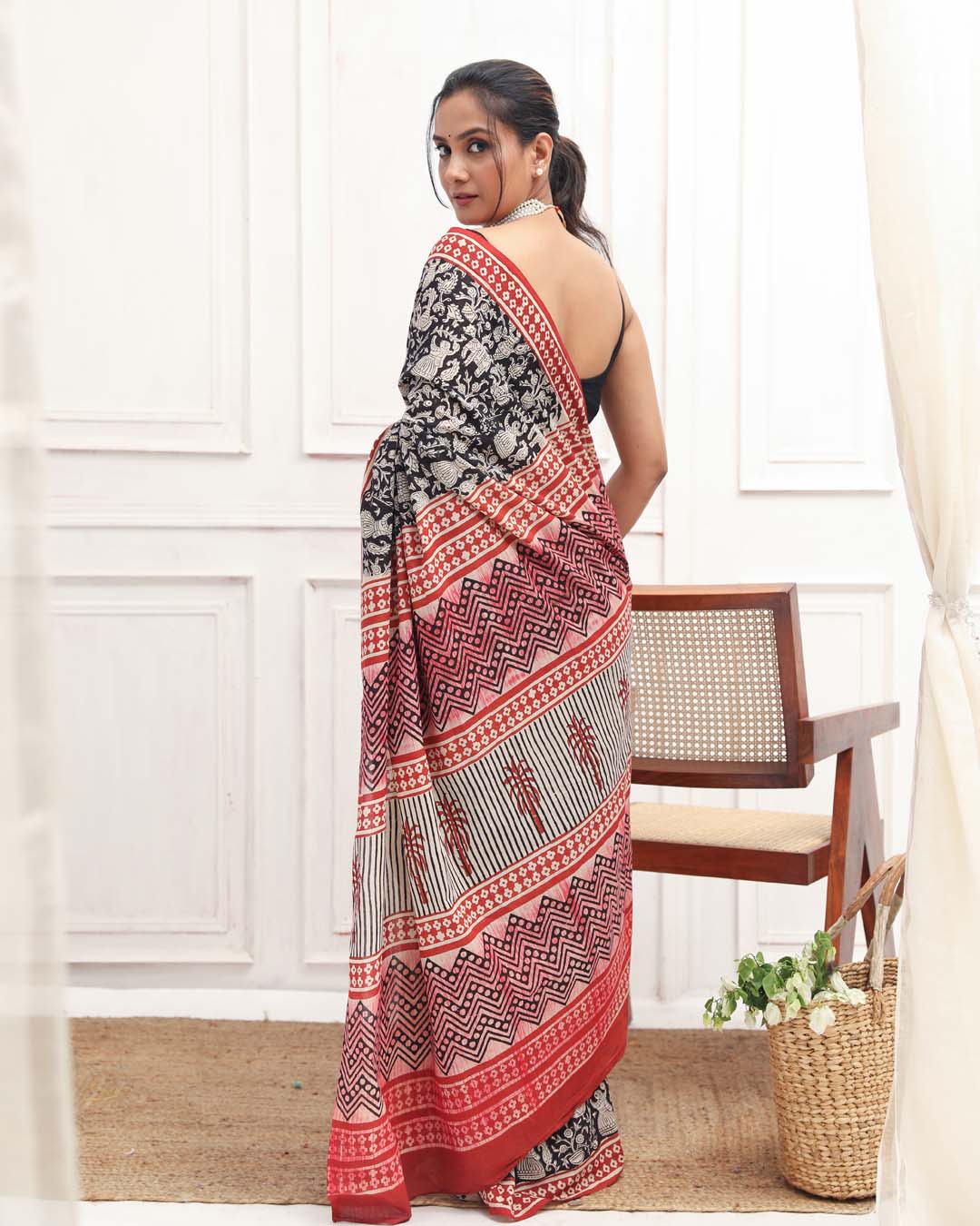 MIDNIGHT MUSE: (SAREE)