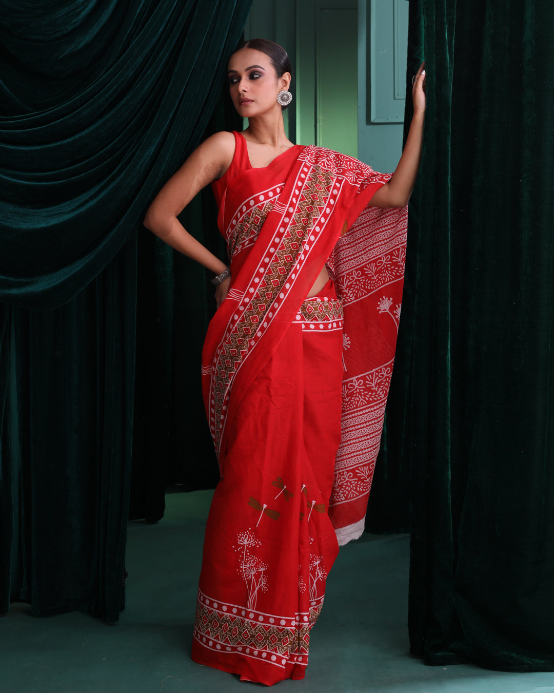 SCARLET SOPHISTICATION (BAGRU MUL MUL COTTON SAREE)