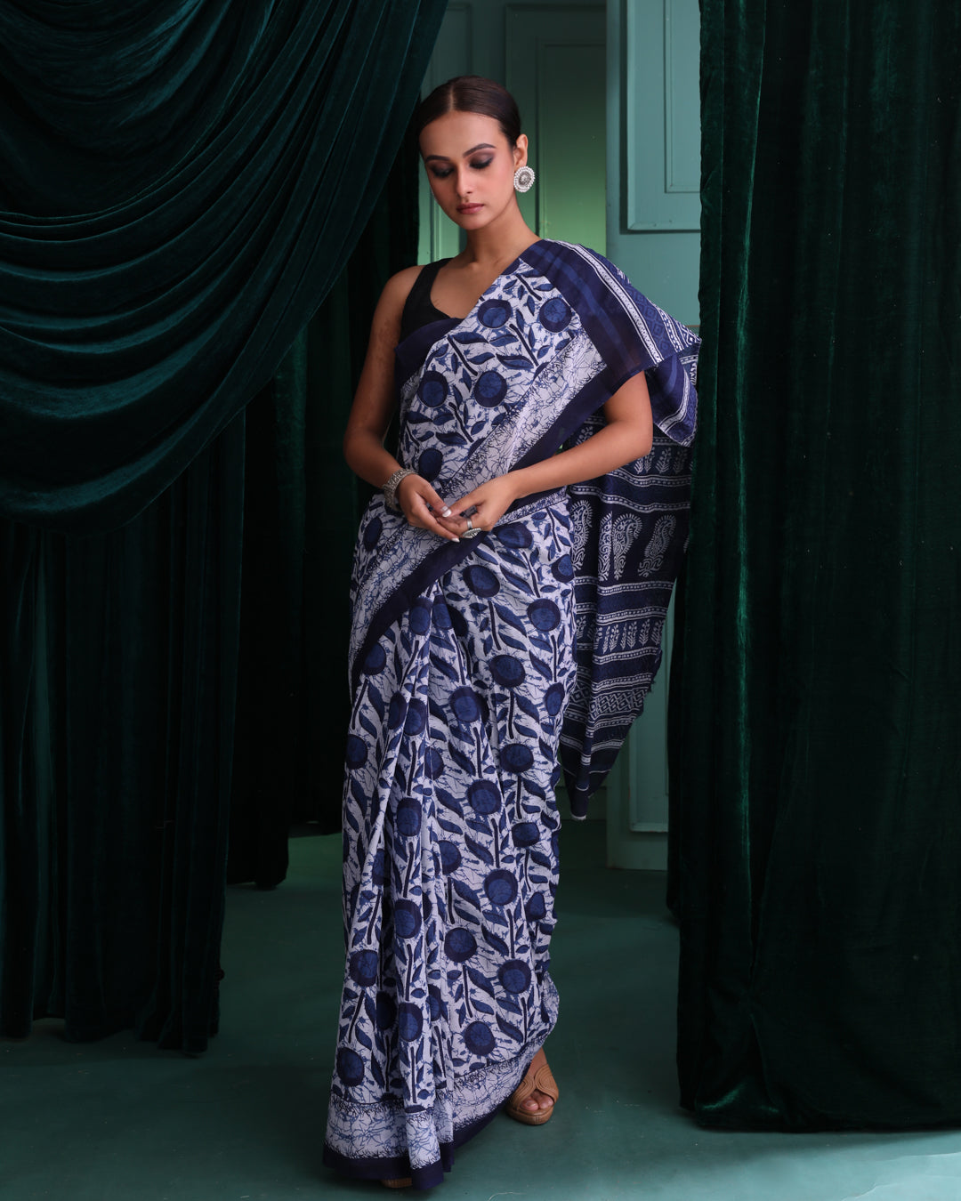 OCEANIC ELEGANCE (SAREE)