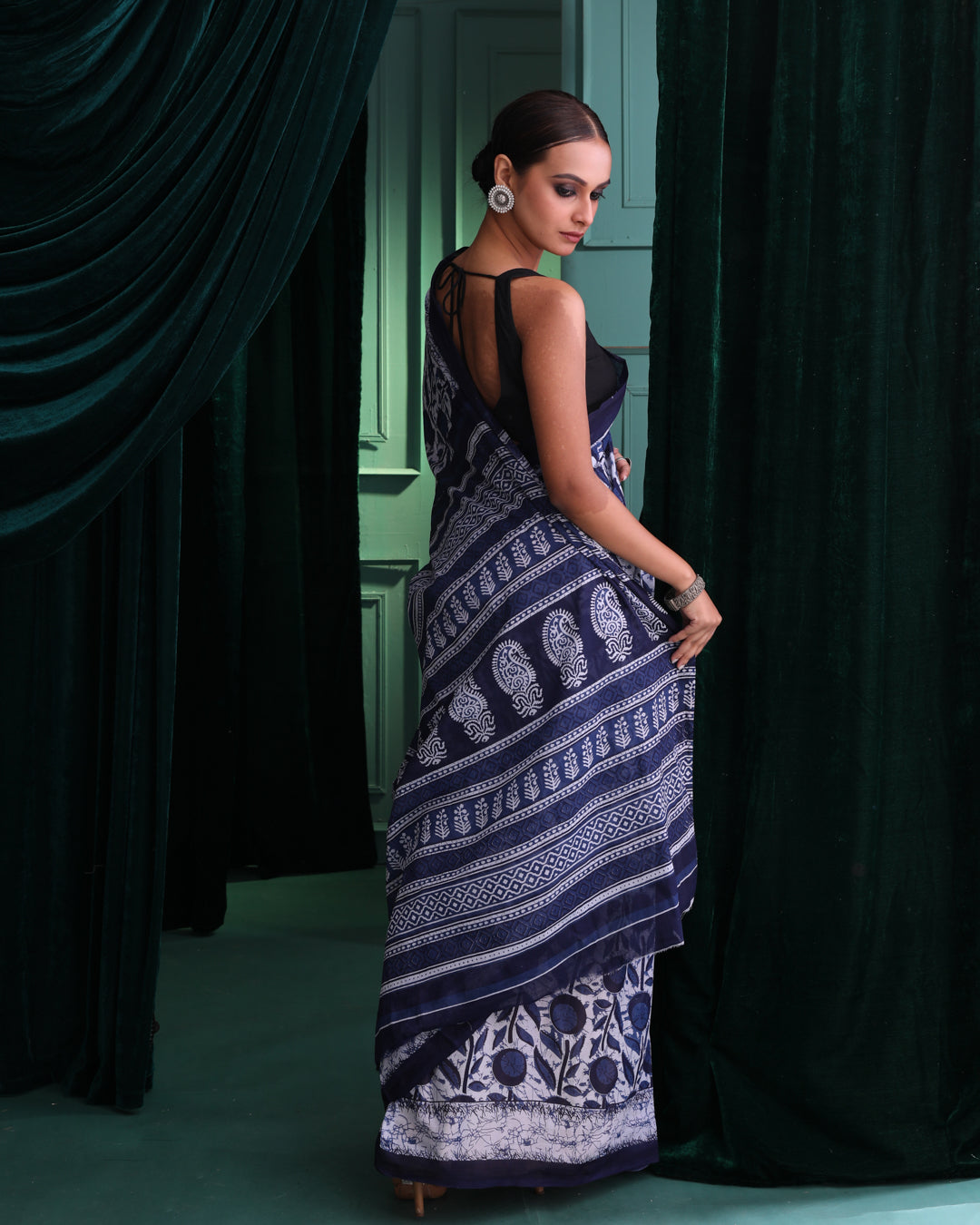 OCEANIC ELEGANCE (SAREE)