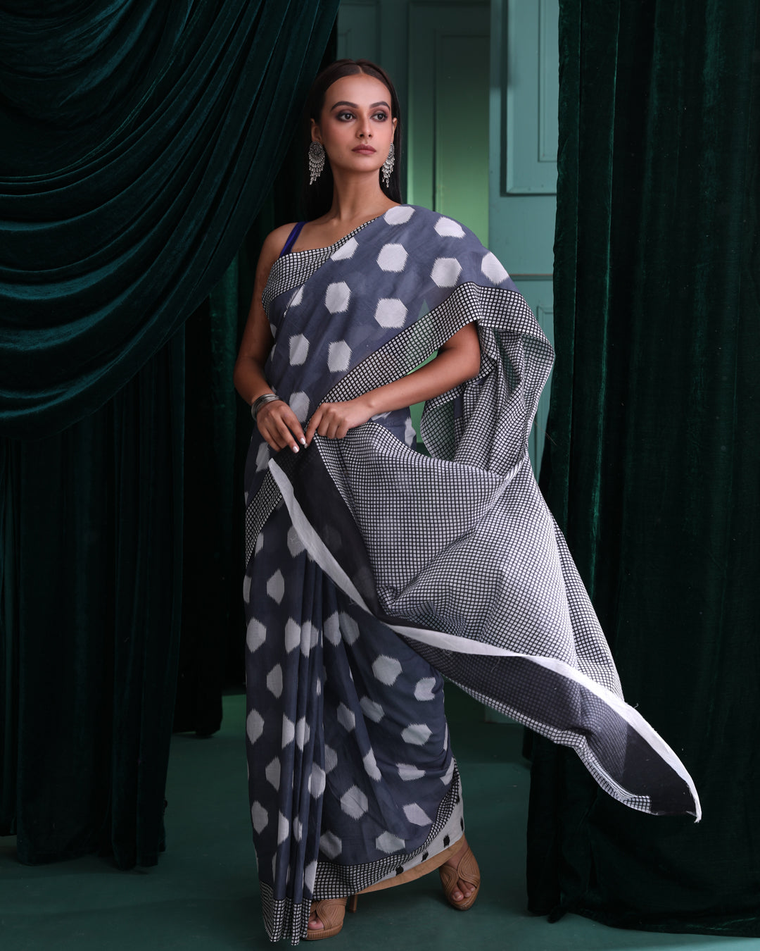 GREY HARMONY (SAREE)