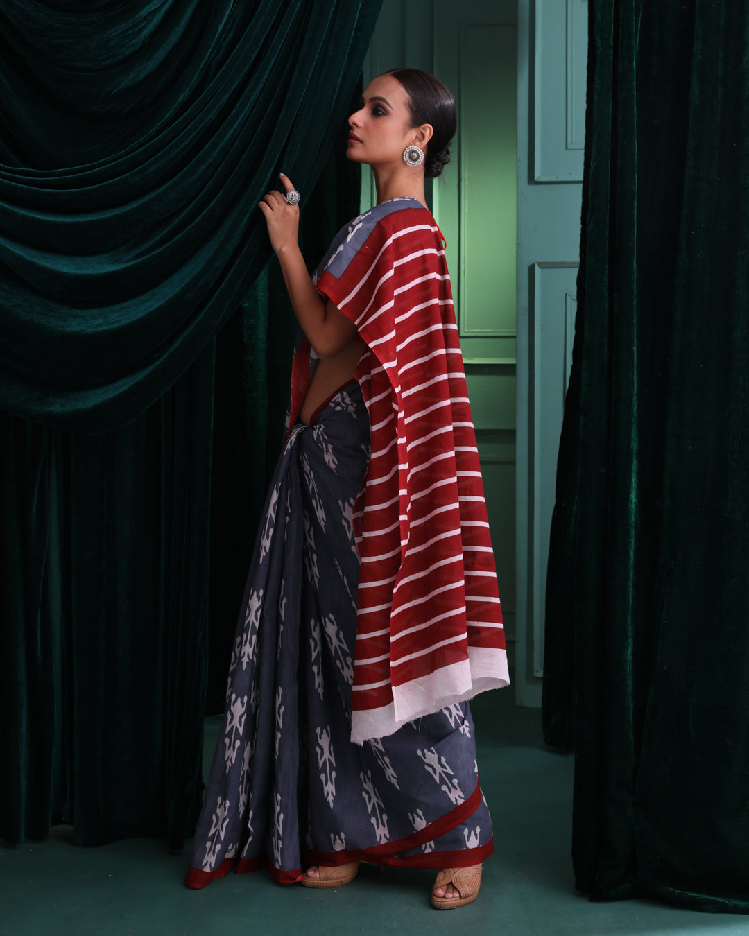 SLATE ELEGANCE (SAREE)