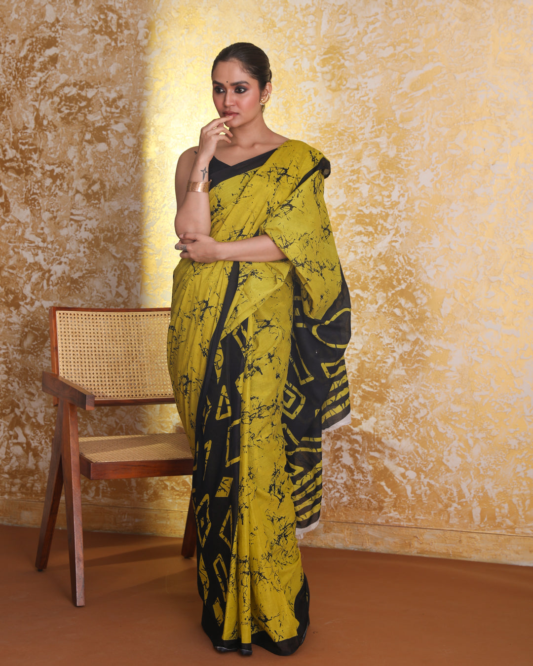 OLIVE ELEGANCE (SAREE)