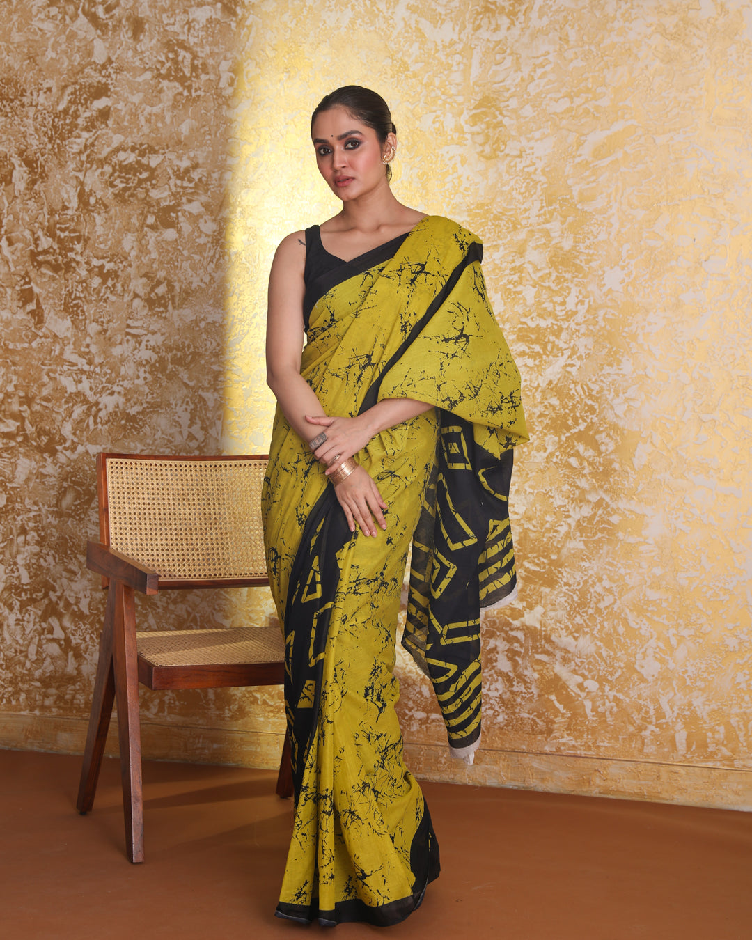 OLIVE ELEGANCE (SAREE)