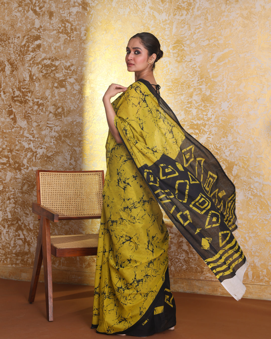 OLIVE ELEGANCE (SAREE)