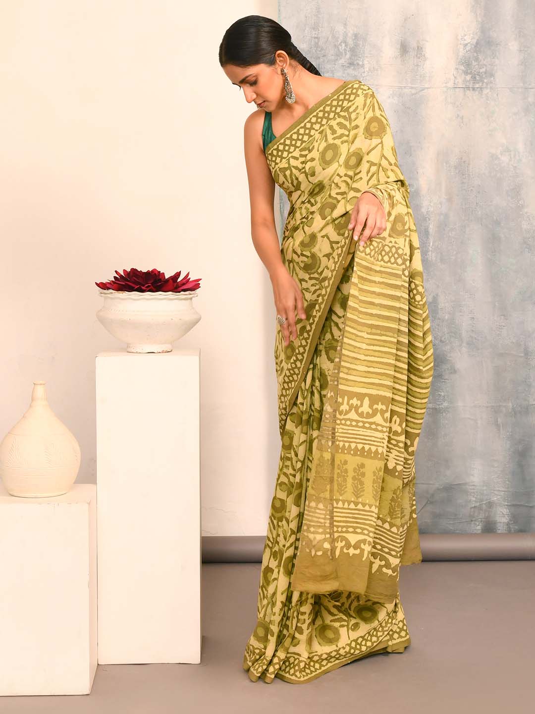 VERDANT ELEGANCE (SAREE)